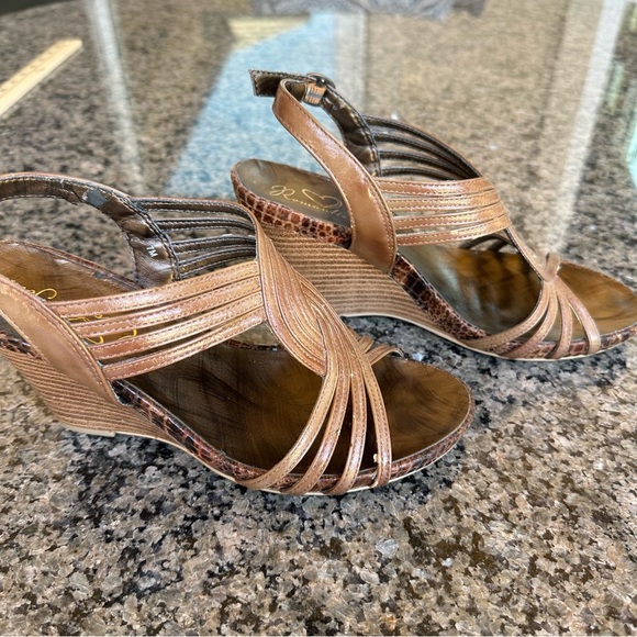 ROMANTIC SOLES Women's Wedge Strappy Sandals Caramel Brown Size 7B - Picture 4 of 14